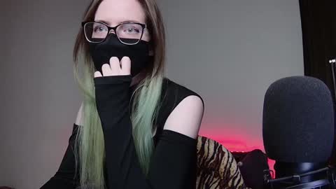 Amber non-nude model online show from December 15, 12:07 am