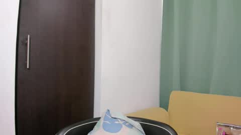 Snapshot of amber_lee20 chatting on December 17, 6:42 pm LUISA online show from December 17, 6:42 pm