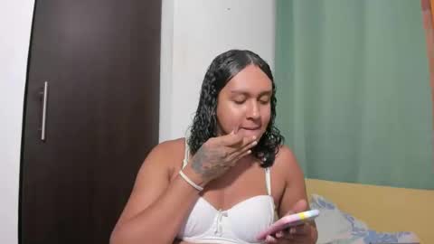 Snapshot of amber_lee20 chatting on December 24, 12:11 am LUISA online show from December 24, 12:11 am