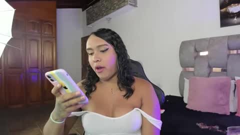 Snapshot of amber_lee20 chatting on February 14, 12:19 am LUISA online show from February 14, 12:19 am