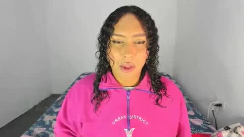 Snapshot of amber_lee20 chatting on October 23, 2:11 am LUISA online show from October 23, 2:11 am