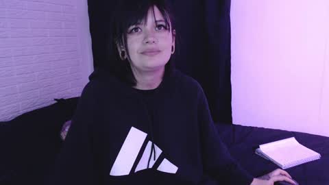 Snapshot of amber_rouss chatting on December 10, 3:52 am ROUSS online show from December 10, 3:52 am