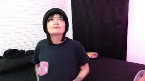 Snapshot of amber_rouss chatting on December 28, 1:29 am ROUSS online show from December 28, 1:29 am