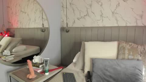 Amber online show from February 22, 6:39 pm