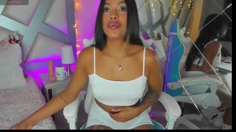 Snapshot of amber_villalobos chatting on February 13, 4:00 am Tell me Amber online show from February 13, 4:00 am