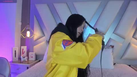 Snapshot of amber_villalobos chatting on December 17, 5:46 am Tell me Amber online show from December 17, 5:46 am