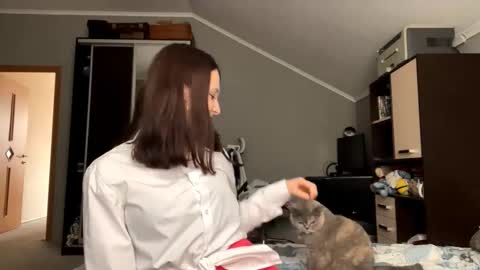 Elizabeth online show from November 8, 7:41 am