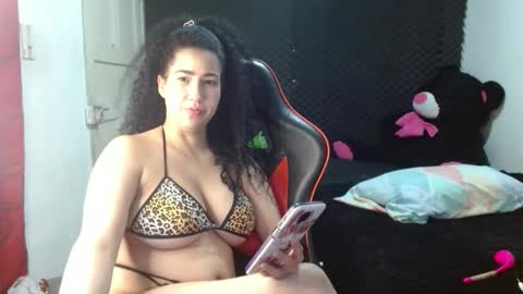 ambersweettie198098 online show from April 18, 1:20 am