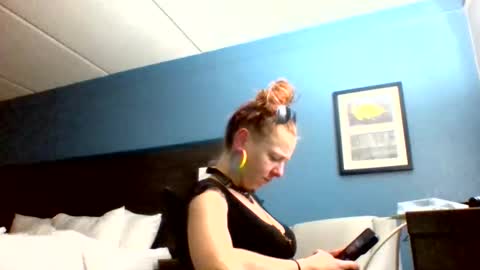 ambionce online show from April 18, 2:26 am