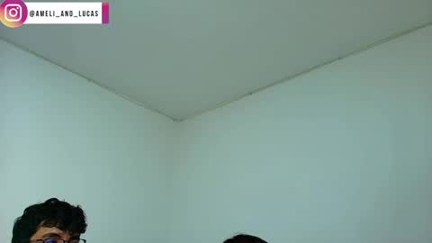Snapshot of ameli_and_lucas chatting on December 19, 3:18 am Amelia Lucas online show from December 19, 3:18 am