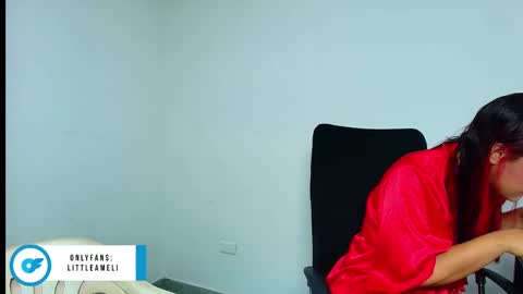 Snapshot of ameli_and_lucas chatting on January 4, 3:07 am Amelia Lucas online show from January 4, 3:07 am