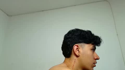 Snapshot of ameli_and_lucas chatting on January 21, 3:26 am Amelia Lucas online show from January 21, 3:26 am