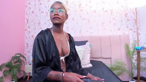 Amelia Adams online show from November 20, 7:19 am