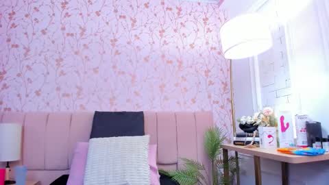 Amelia Adams online show from November 26, 7:15 pm