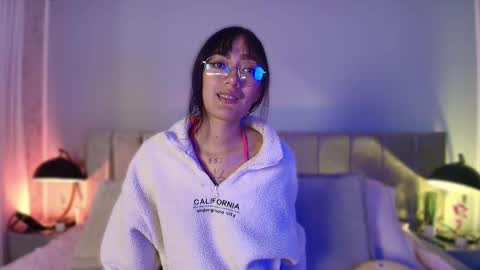 lia online show from October 18, 12:06 pm