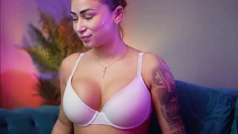 Snapshot of ameliajupiter chatting on November 9, 9:35 pm Amelia online show from November 9, 9:35 pm