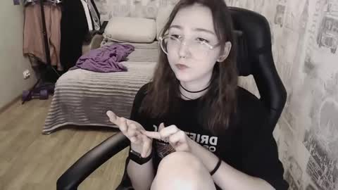 Snapshot of ameliakamishiro chatting on December 2, 12:29 pm Amelia online show from December 2, 12:29 pm