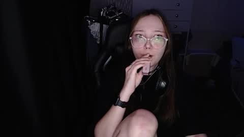 Snapshot of ameliakamishiro chatting on December 14, 6:45 pm Amelia online show from December 14, 6:45 pm