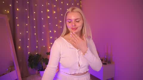  Amelia  online show from March 12, 4:18 am