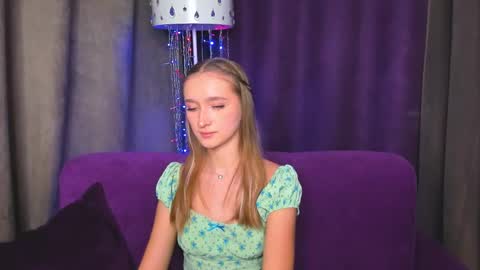 Snapshot of ameliawise chatting on January 6, 12:02 pm ameliawise online show from January 6, 12:02 pm