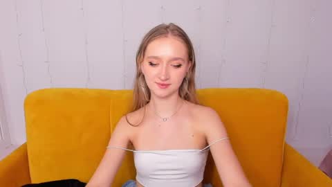 Snapshot of ameliawise chatting on February 8, 11:44 am ameliawise online show from February 8, 11:44 am