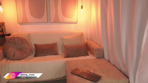 Snapshot of amelie_gonzalez chatting on November 24, 8:30 pm online show from November 24, 8:30 pm