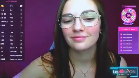 Snapshot of amelie_jackson_ chatting on December 13, 10:30 am Amelie online show from December 13, 10:30 am