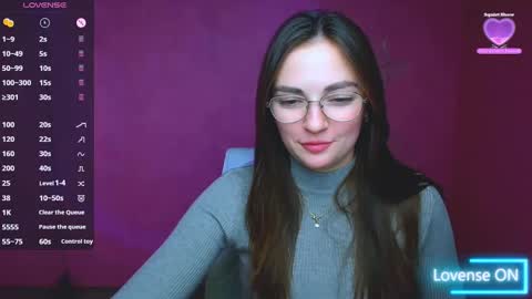 Snapshot of amelie_jackson_ chatting on December 17, 9:28 am Amelie online show from December 17, 9:28 am