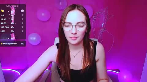 Snapshot of amelie_jackson_ chatting on February 16, 9:48 am Amelie online show from February 16, 9:48 am