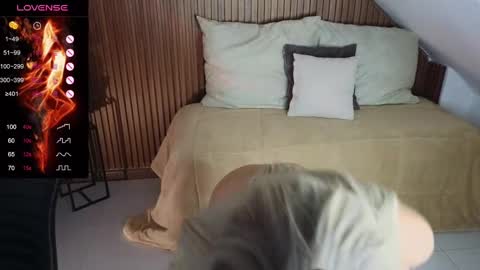 Snapshot of amelieaxie chatting on March 10, 7:32 am Isabella online show from March 10, 7:32 am