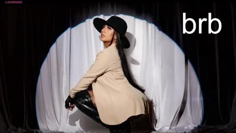 Snapshot of ameliebelle_ chatting on November 7, 12:05 pm Amelie online show from November 7, 12:05 pm