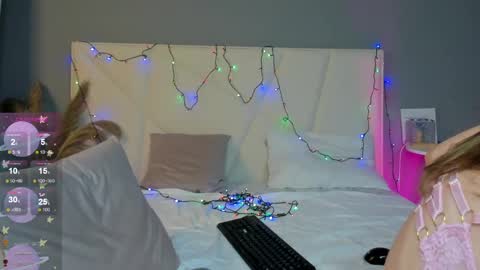 Snapshot of ameliia_castro chatting on December 5, 9:17 am Ameliia castro online show from December 5, 9:17 am