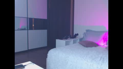 amelinamersi online show from October 25, 5:30 pm