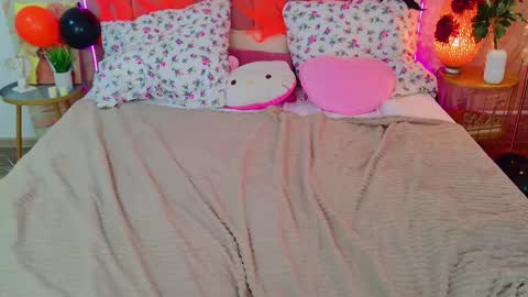 ameliwhitey online show from October 25, 1:18 pm