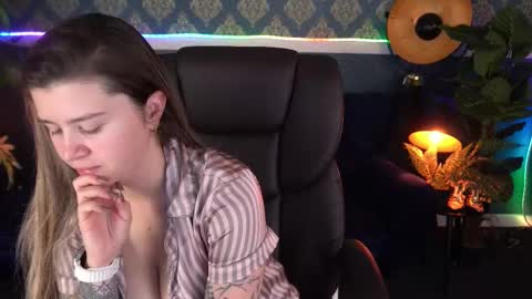 Snapshot of amellymillyy chatting on November 17, 8:03 pm amellymillyy online show from November 17, 8:03 pm