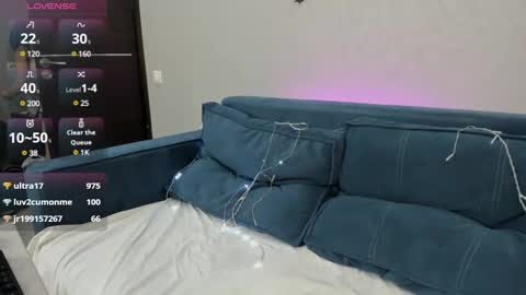 Snapshot of amely_lil chatting on December 25, 7:24 am Amely online show from December 25, 7:24 am