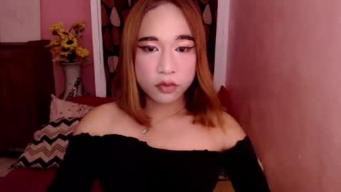 Snapshot of amera_slut chatting on November 17, 9:37 am amera_slut online show from November 17, 9:37 am