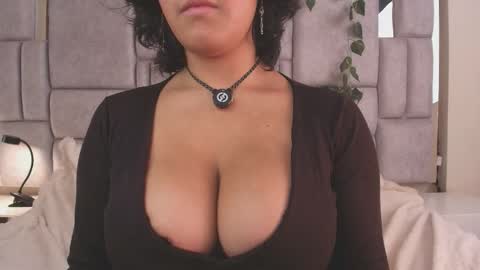 Snapshot of ametrix_ chatting on December 13, 8:36 pm online show from December 13, 8:36 pm