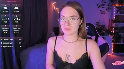 Snapshot of ami_amour_ chatting on December 16, 10:40 am Hi-hi I am Kate welcome to my sexy room online show from December 16, 10:40 am