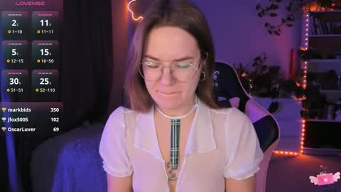 Snapshot of ami_amour_ chatting on December 16, 2:05 pm Hi-hi I am Kate welcome to my sexy room online show from December 16, 2:05 pm