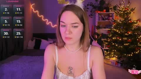 Snapshot of ami_amour_ chatting on December 28, 8:36 pm Hi-hi I am Kate welcome to my sexy room online show from December 28, 8:36 pm