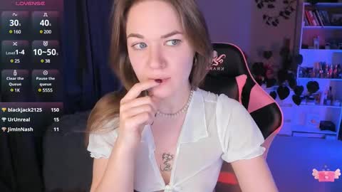 Snapshot of ami_amour_ chatting on March 11, 6:52 pm Hi-hi I am Kate welcome to my sexy room online show from March 11, 6:52 pm