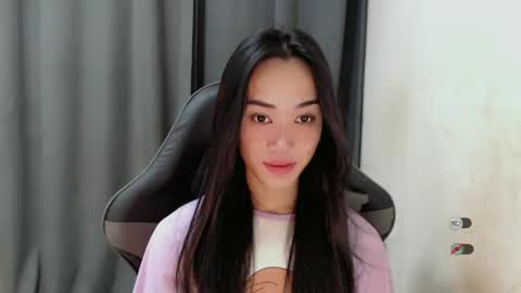 Snapshot of ami_lewis chatting on December 23, 12:57 am JOANNA online show from December 23, 12:57 am