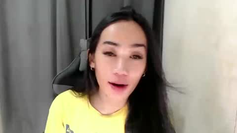 Snapshot of ami_lewis chatting on January 18, 1:52 am JOANNA online show from January 18, 1:52 am