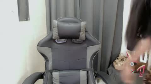 Snapshot of ami_lewis chatting on March 10, 8:37 am JOANNA online show from March 10, 8:37 am