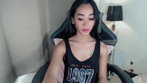 Snapshot of ami_lewis chatting on November 16, 2:06 am JOANNA online show from November 16, 2:06 am