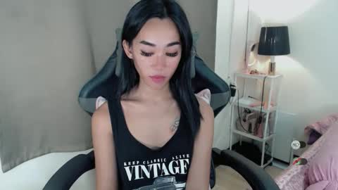 Snapshot of ami_lewis chatting on November 18, 7:35 am JOANNA online show from November 18, 7:35 am