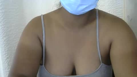 Snapshot of amichouu chatting on November 29, 11:02 am amichouu online show from November 29, 11:02 am