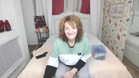 Snapshot of amihotgranny chatting on October 1, 12:55 pm Ami online show from October 1, 12:55 pm