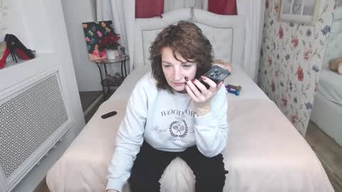 Snapshot of amihotgranny chatting on October 28, 7:56 am Ami online show from October 28, 7:56 am